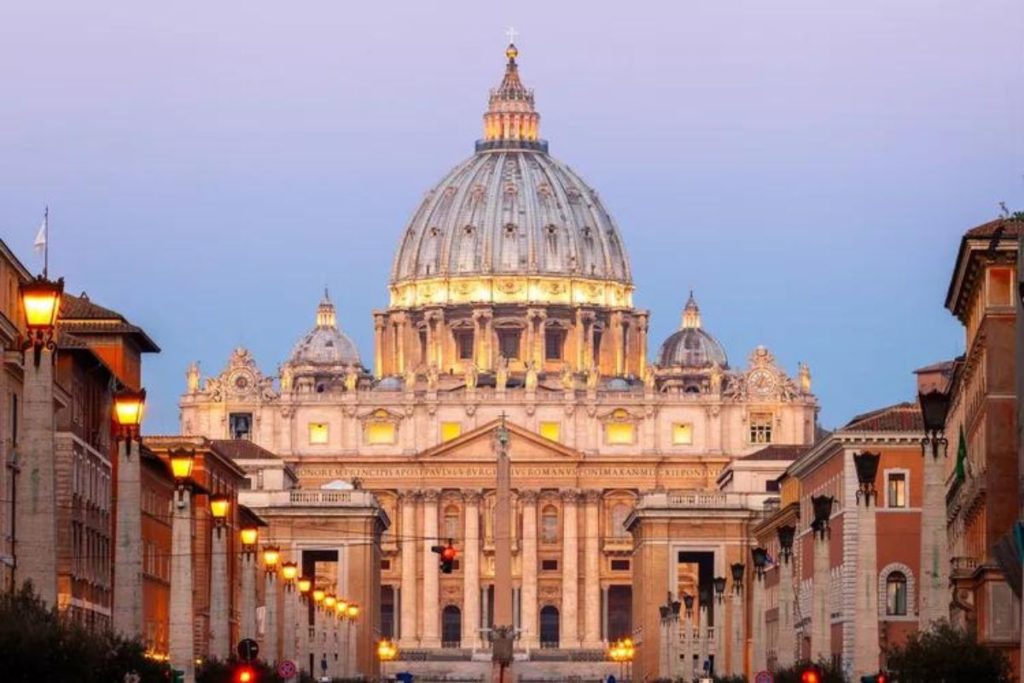 Renaissance Architecture / St Peter's Basilica  joe daniel price / Getty Images